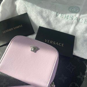 🌸NEW🌸 Versace Medusa Leather Zip Wallet PINK